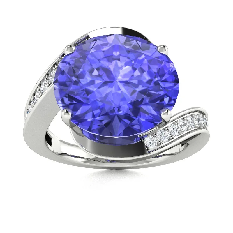 14KT Gold Oval Brilliant Cut Tanzanite and Diamond Ring (Tanzanite 3.50 cts. White Diamonds 0.33 cts.)