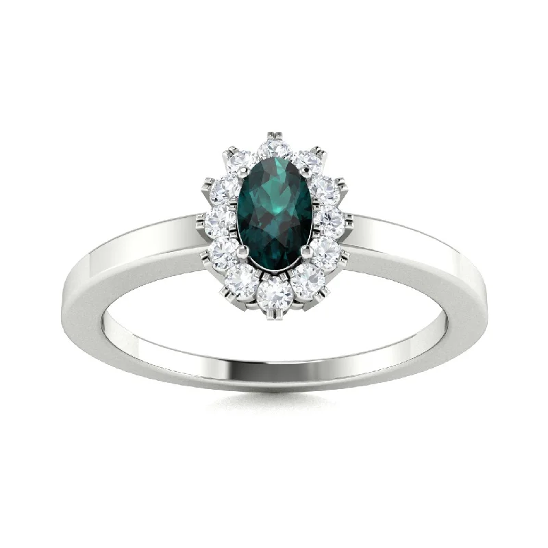 14KT Gold Oval Brilliant Natural Alexandrite and Diamond Ring (Alexandrite 0.25 cts. White Diamond 0.12 cts.)