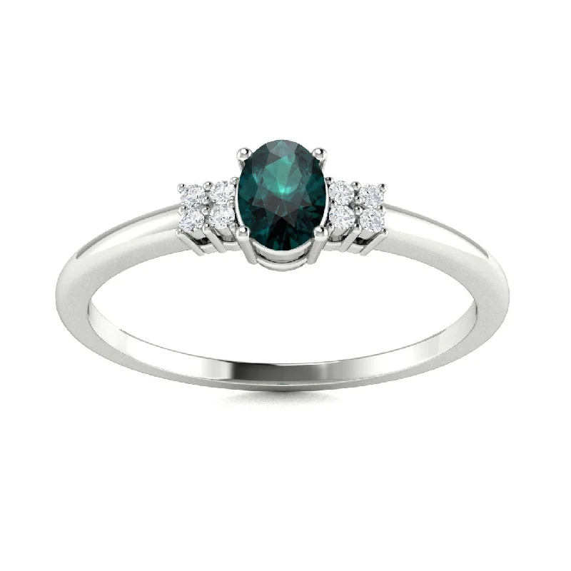 14KT Gold Oval Brilliant Natural Alexandrite and Diamond Ring (Alexandrite 0.30 cts. White Diamonds 0.04 cts.)