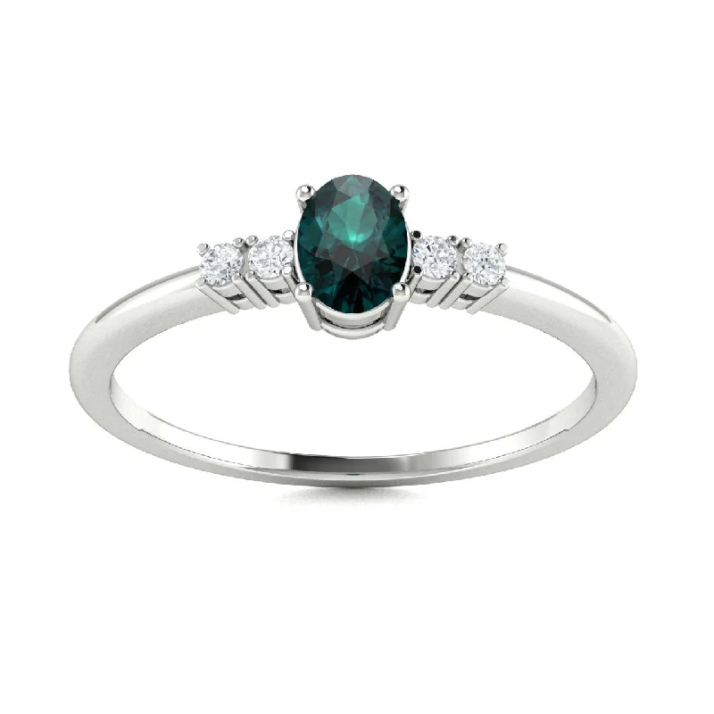 14KT Gold Oval Brilliant Natural Alexandrite and Diamond Ring (Alexandrite 0.35 cts. White Diamonds 0.05 .cts)