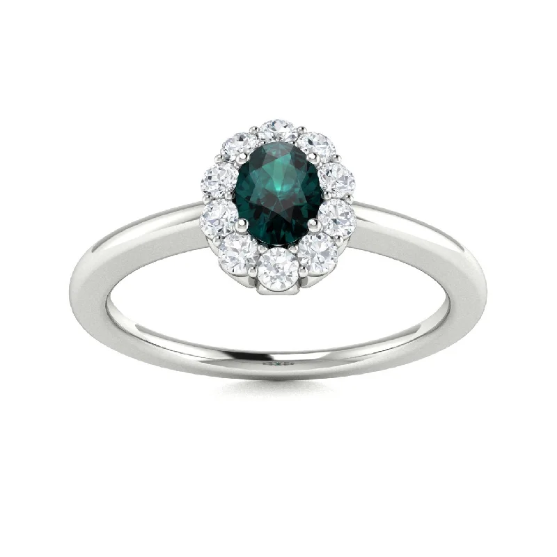 14Kt Gold Oval Brilliant Natural Alexandrite and Diamond Ring (Alexandrite 0.35 cts. White Diamonds 0.20 cts.)