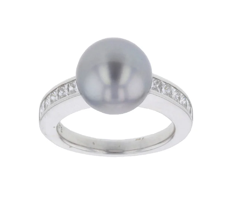 Black Pearl Ladies Ring (White Diamond 0.62)