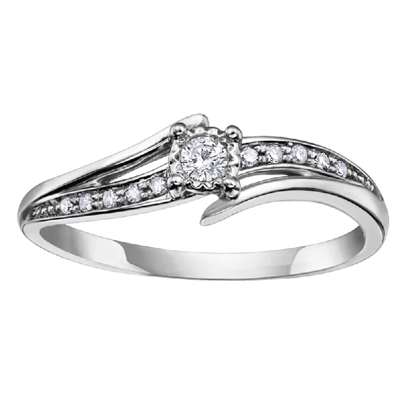 Diamond Ring with Curve Detailing