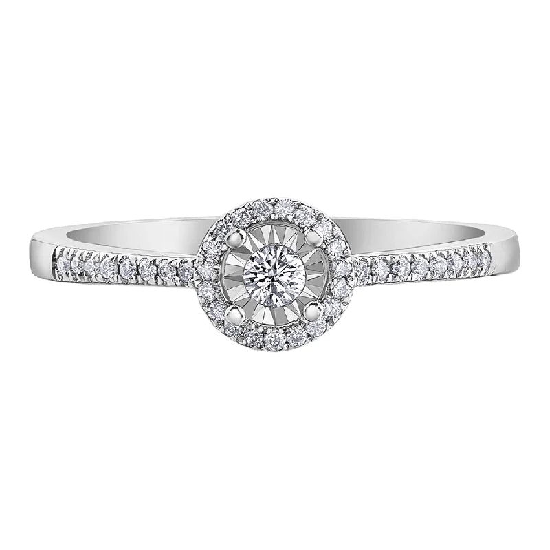 Round Diamond Ring with Halo Detailing