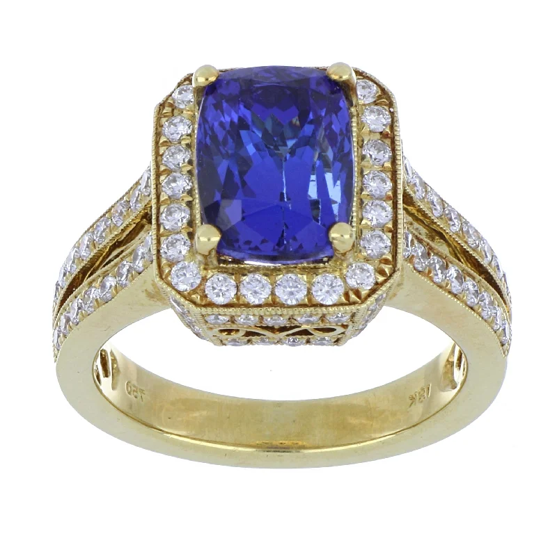 Tanzanite Ladies Ring (Tanzanite 4.54 cts. White Diamond 0.87 cts.)