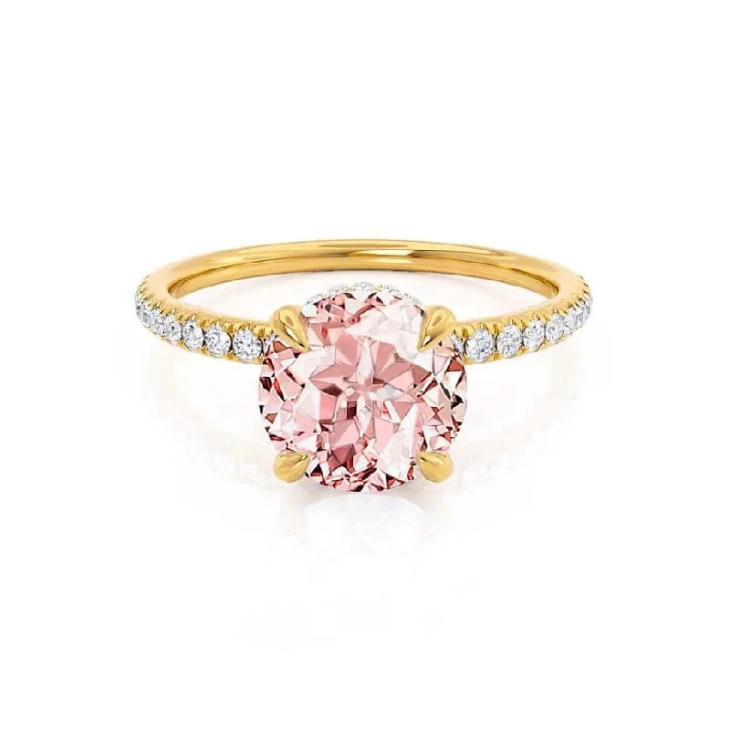 LIVELY - Chatham® Round Champagne Sapphire 18k Yellow Gold Petite Hidden Halo Pavé Shoulder Set Ring